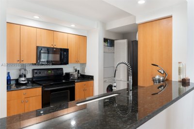 Aluguel de apartamento no The Collins Condo 607