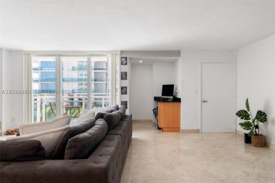 Aluguel de apartamento no The Collins Condo 607