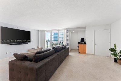 Aluguel de apartamento no The Collins Condo 607