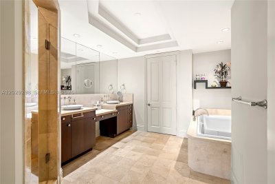 Comprar apartamento en Ritz Carlton One Bal Harbour 1606