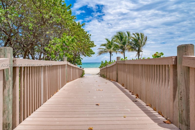 Condo for sale at The Summit 1105N