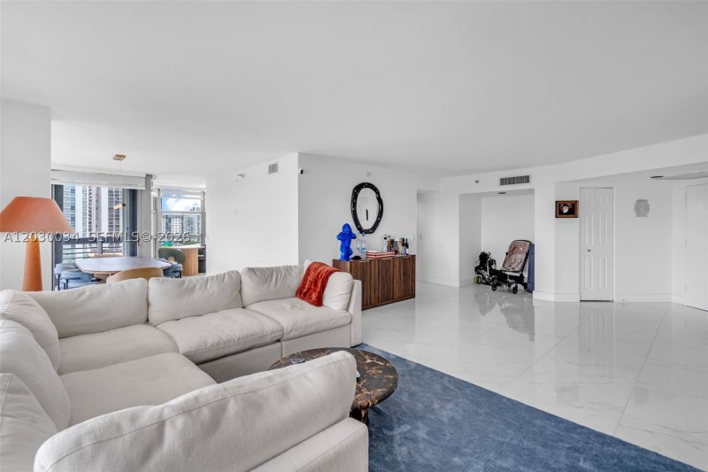 Condo for sale at Mystic Pointe 400 1205