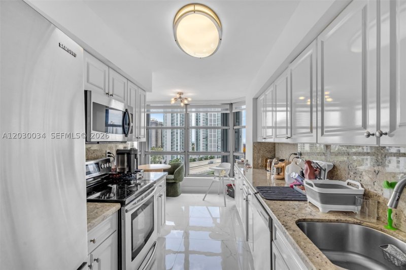 Condo for sale at Mystic Pointe 400 1205