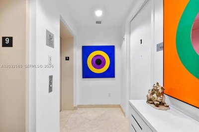 Comprar apartamento no Trump Tower Two 904