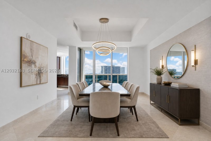 Comprar apartamento no Trump Tower Two 904