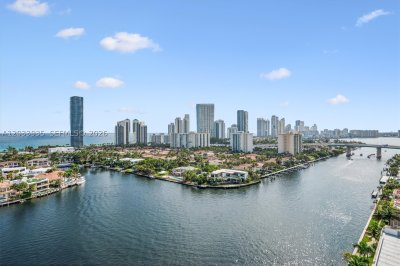 Comprar apartamento no Turnberry Isle 20H