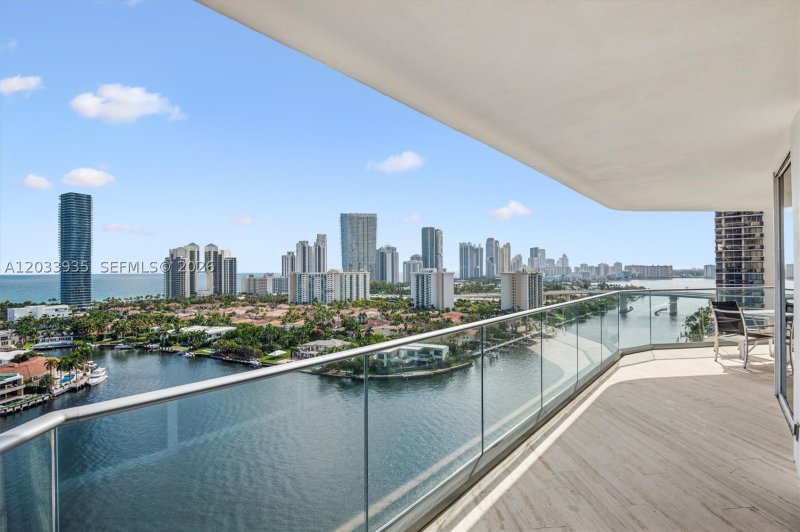 Comprar apartamento no Turnberry Isle 20H