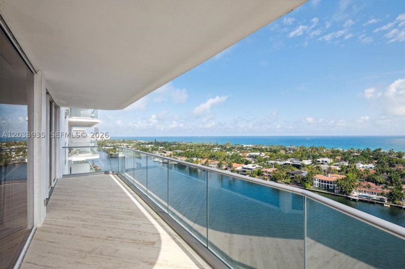 Comprar apartamento no Turnberry Isle 20H