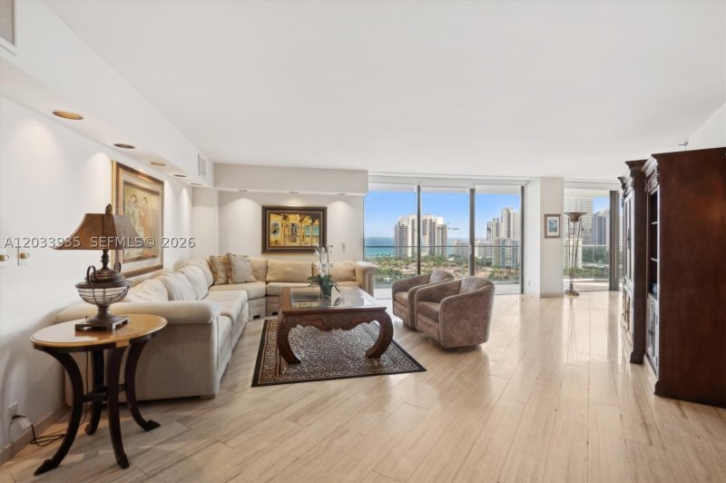 Comprar apartamento no Turnberry Isle 20H