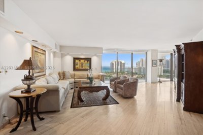 Comprar apartamento no Turnberry Isle 20H