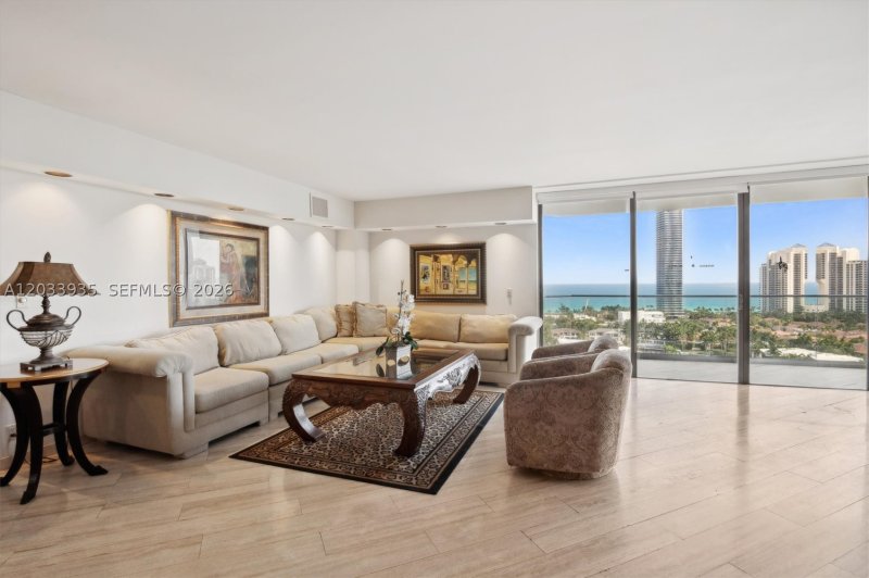Comprar apartamento no Turnberry Isle 20H