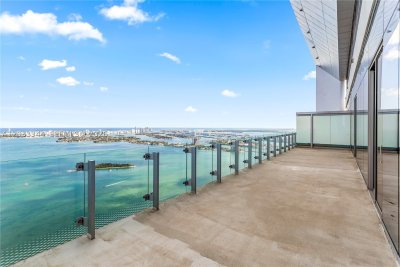 Comprar apartamento en Villa Residences Edgewater PH-01