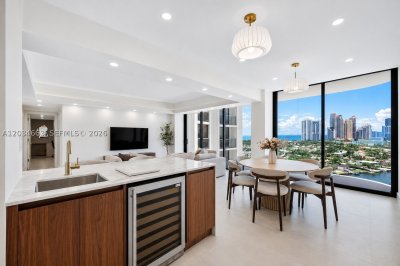 Comprar apartamento no Turnberry Towers 19F