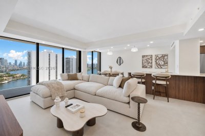 Comprar apartamento no Turnberry Towers 19F