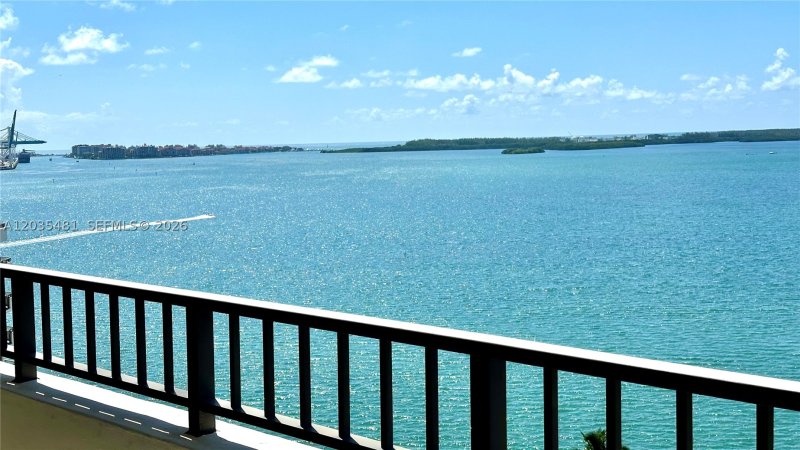 Comprar apartamento en Brickell Key One A1615