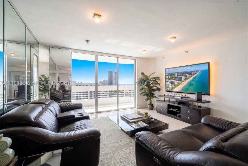 Condo for sale at Mystic Pointe 500 2013