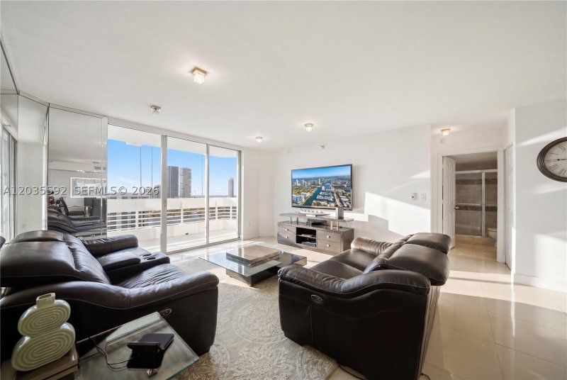 Condo for sale at Mystic Pointe 500 2013