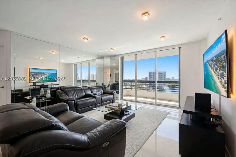 Comprar apartamento no Mystic Pointe 500 2013