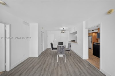 Comprar apartamento no 5600 Collins 7W