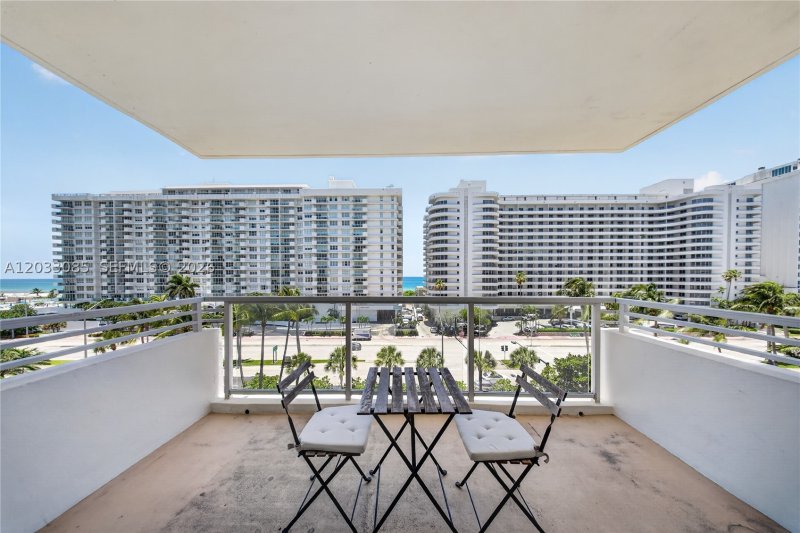 Comprar apartamento en 5600 Collins 7W