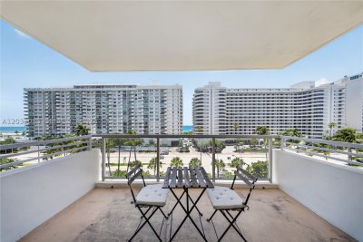 Comprar apartamento no 5600 Collins 7W