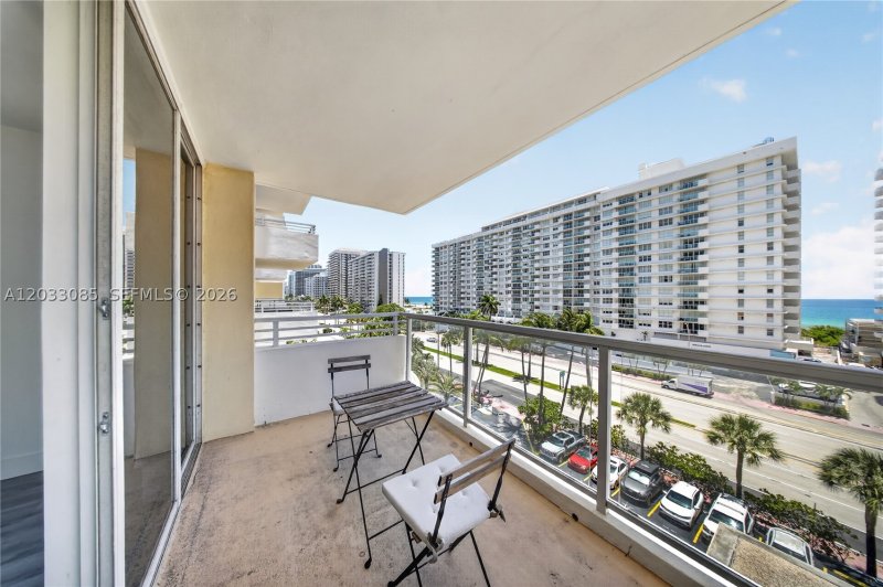 Comprar apartamento en 5600 Collins 7W