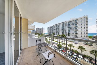 Comprar apartamento no 5600 Collins 7W