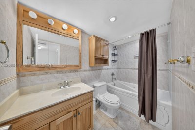 Comprar apartamento no 5600 Collins 7W