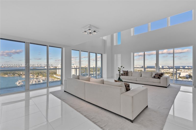 Condo for sale at Grand Venetian PH04