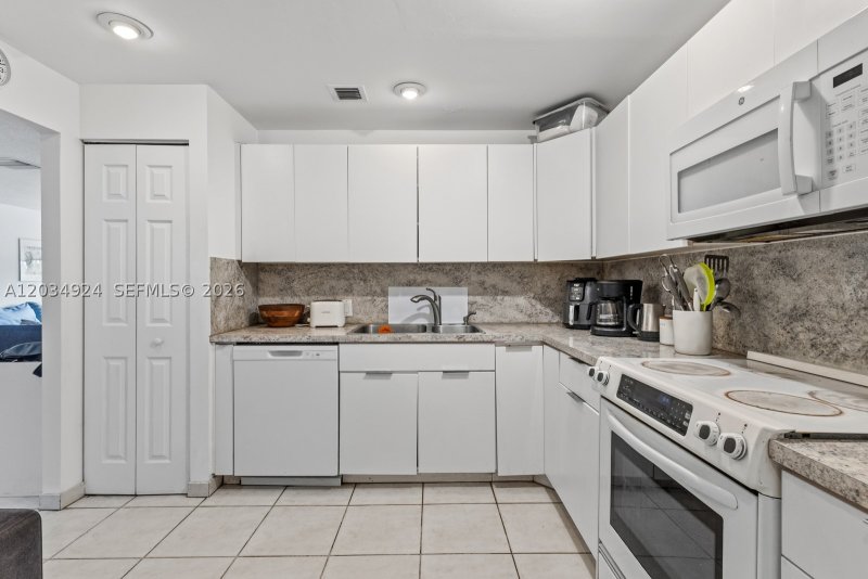 Apartment for rent at Ambassador 413