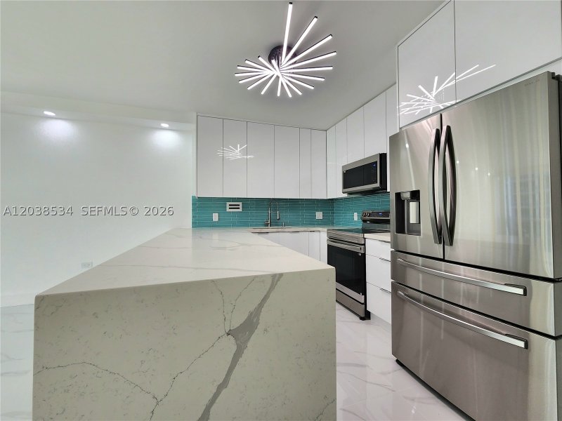 Condo for sale at Alexander Towers 716
