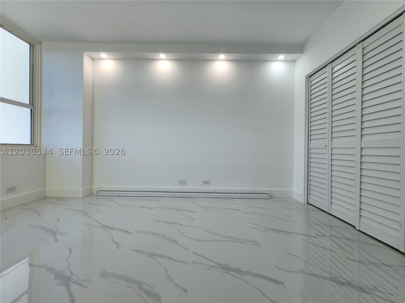 Condo for sale at Alexander Towers 716