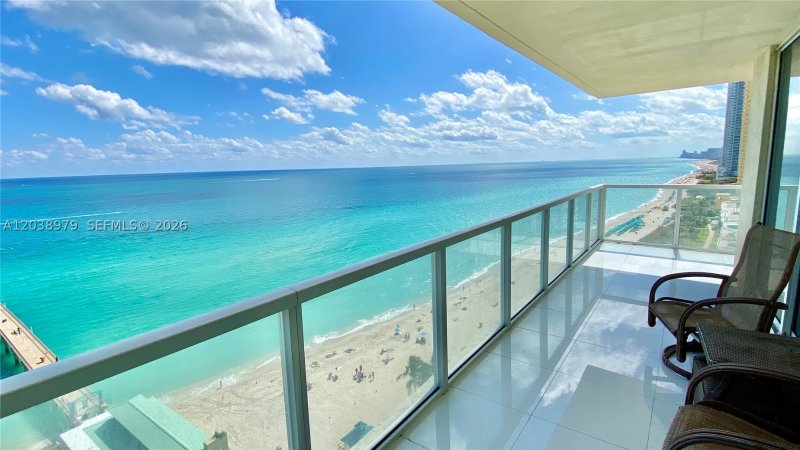 Apartment for rent at La Perla 1602