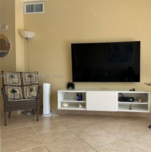 Aluguel de apartamento no The Hemispheres 4C