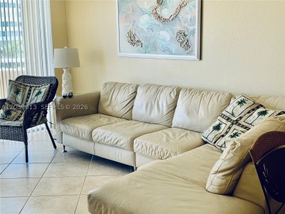 Aluguel de apartamento no The Hemispheres 4C