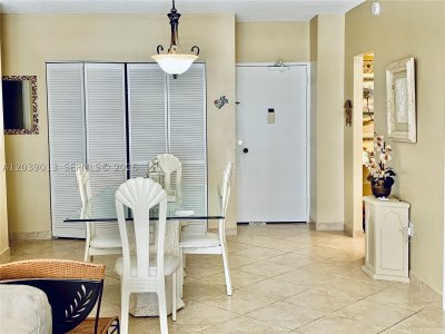 Aluguel de apartamento no The Hemispheres 4C