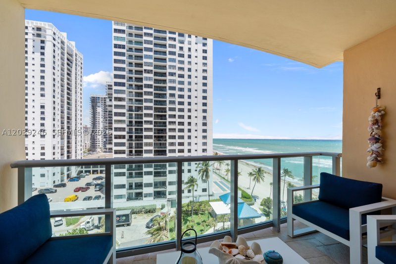 Condo for sale at The Wave Condo 908