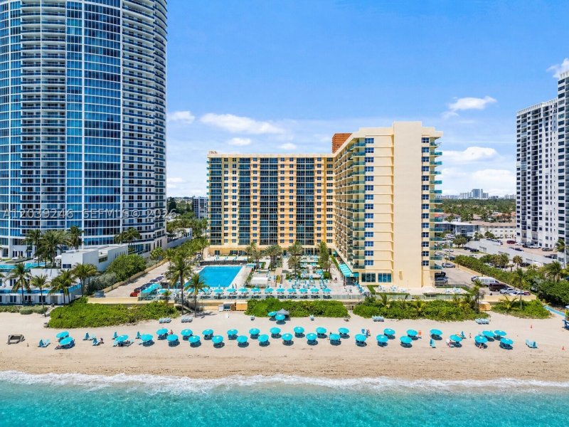 Condo for sale at The Wave Condo 908