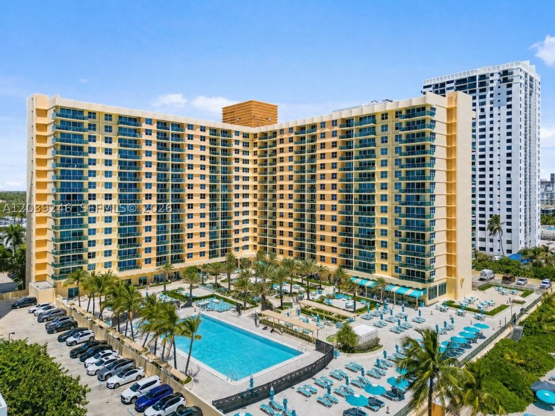 Condo for sale at The Wave Condo 908