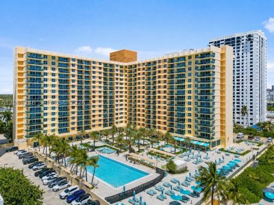 Comprar apartamento en The Wave Condo 908