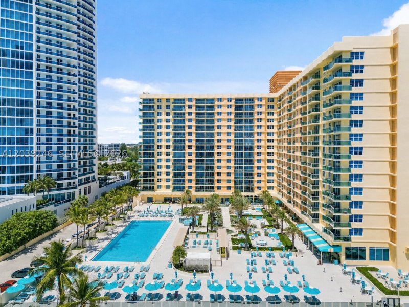 Condo for sale at The Wave Condo 908