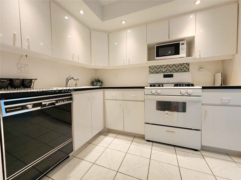 Condo for sale at Parker Plaza Estates 401