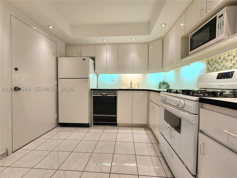 Condo for sale at Parker Plaza Estates 401