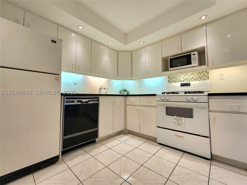 Condo for sale at Parker Plaza Estates 401