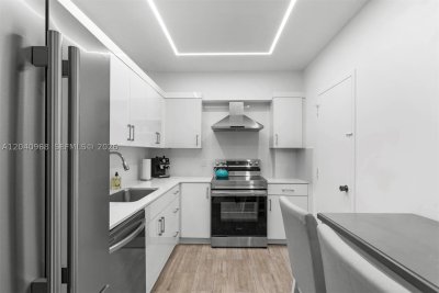 Aluguel de apartamento no The Hemispheres 11E