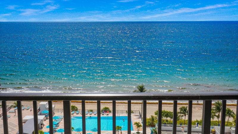 Condo for sale at Plaza South 14a