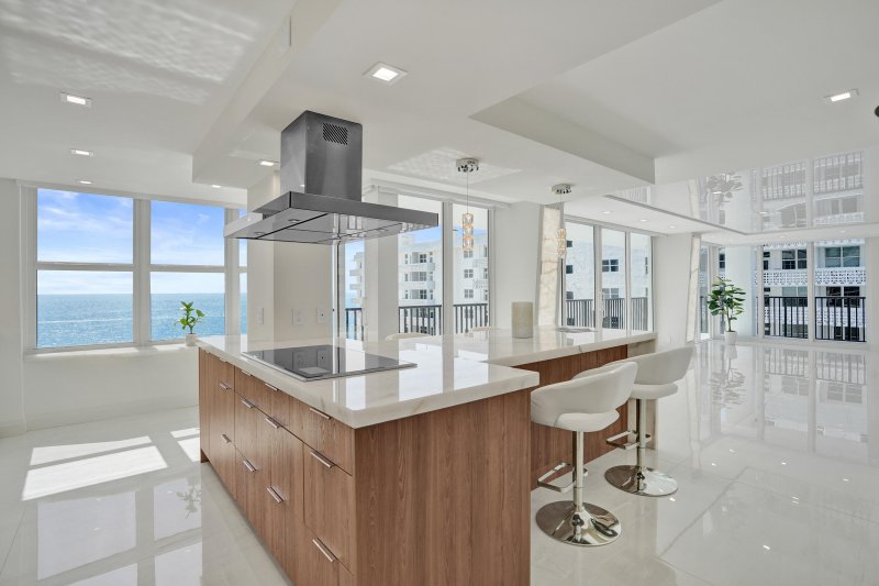 Condo for sale at Plaza South 14a