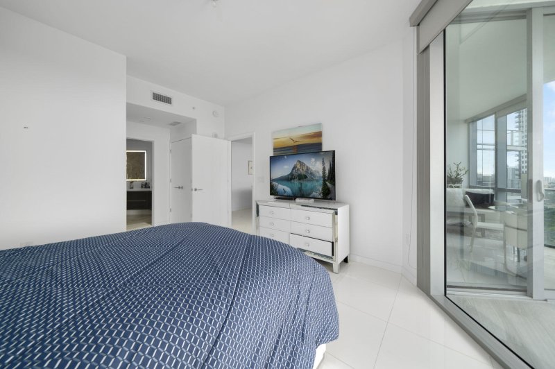 Condo for sale at Paramount Miami WorldCenter 2410
