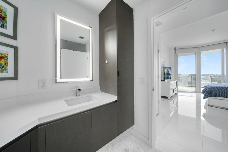 Condo for sale at Paramount Miami WorldCenter 2410