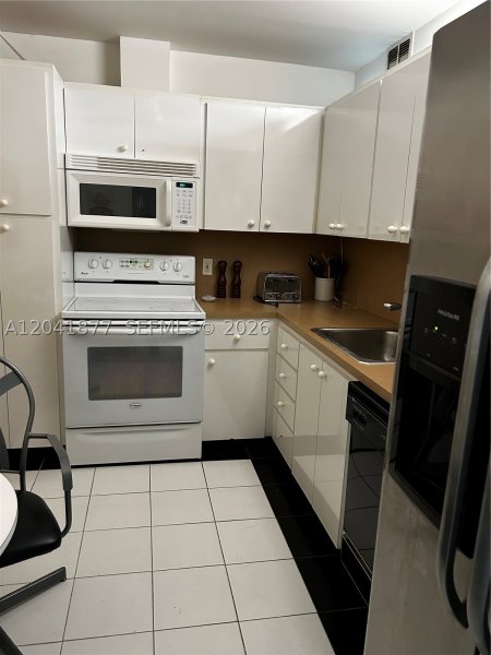 Apartment for rent at The Hemispheres 8A